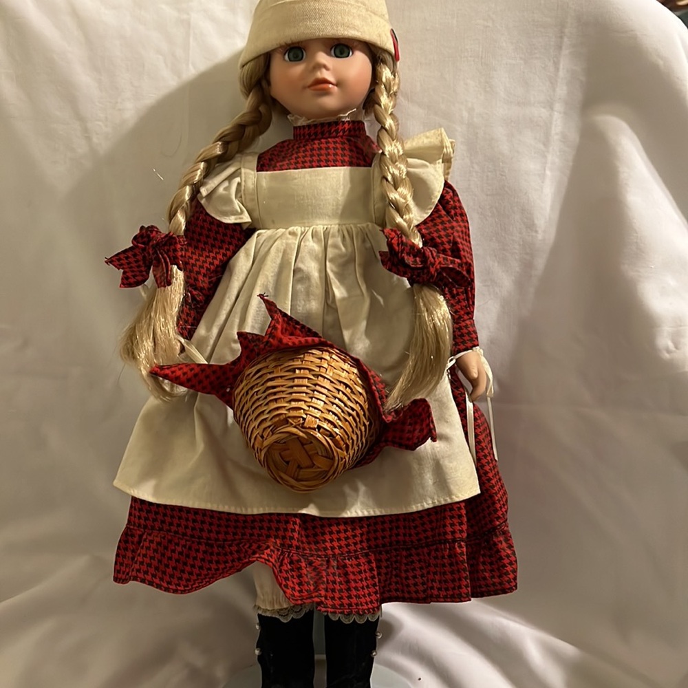 Vintage Apple Lady Doll - Picture 3 of 6